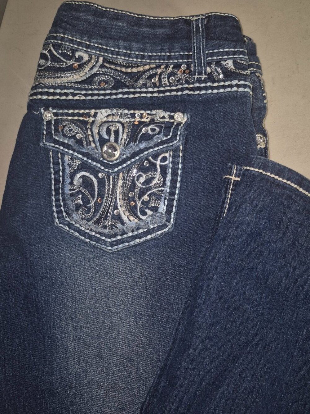 Arizona Jeans Company Bling Jeans, flared cuffs, size 16.5  28" Waist - Picture 9 of 16